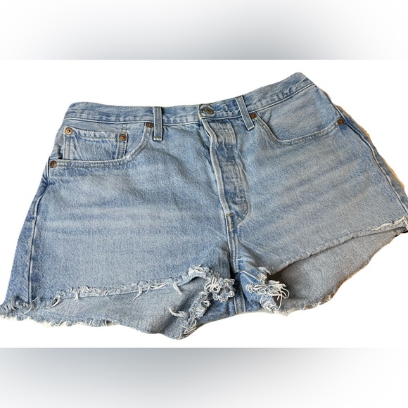 Like New Levi’s 501 Light Blue Cutoff Shorts - Picture 5 of 10